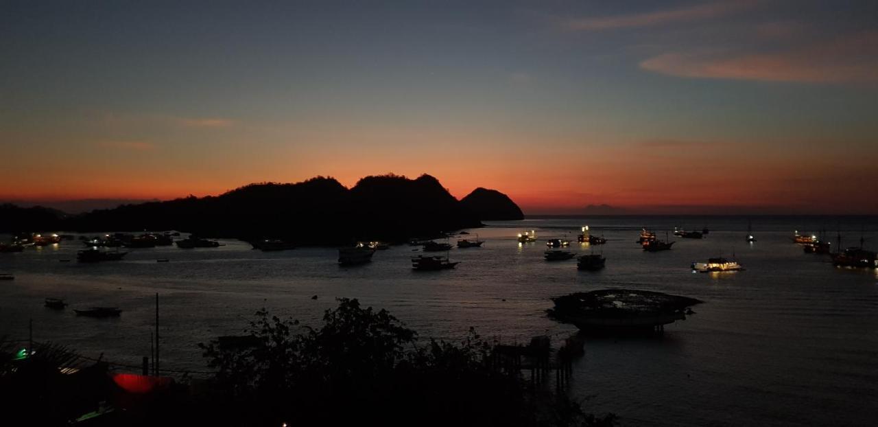 Blue Parrot Hotell Labuan Bajo Exteriör bild