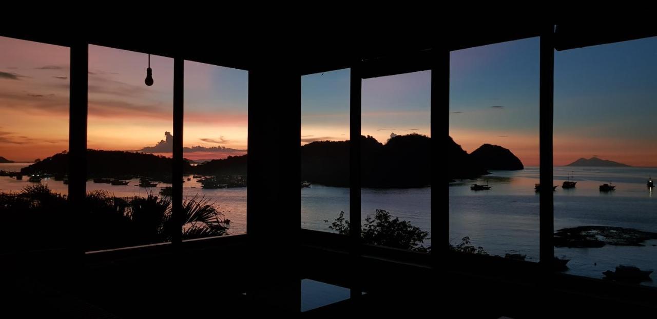 Blue Parrot Hotell Labuan Bajo Exteriör bild