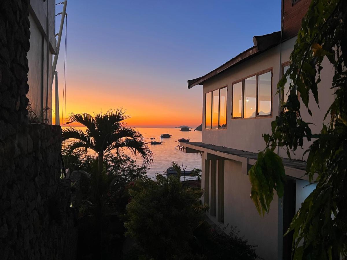 Blue Parrot Hotell Labuan Bajo Exteriör bild