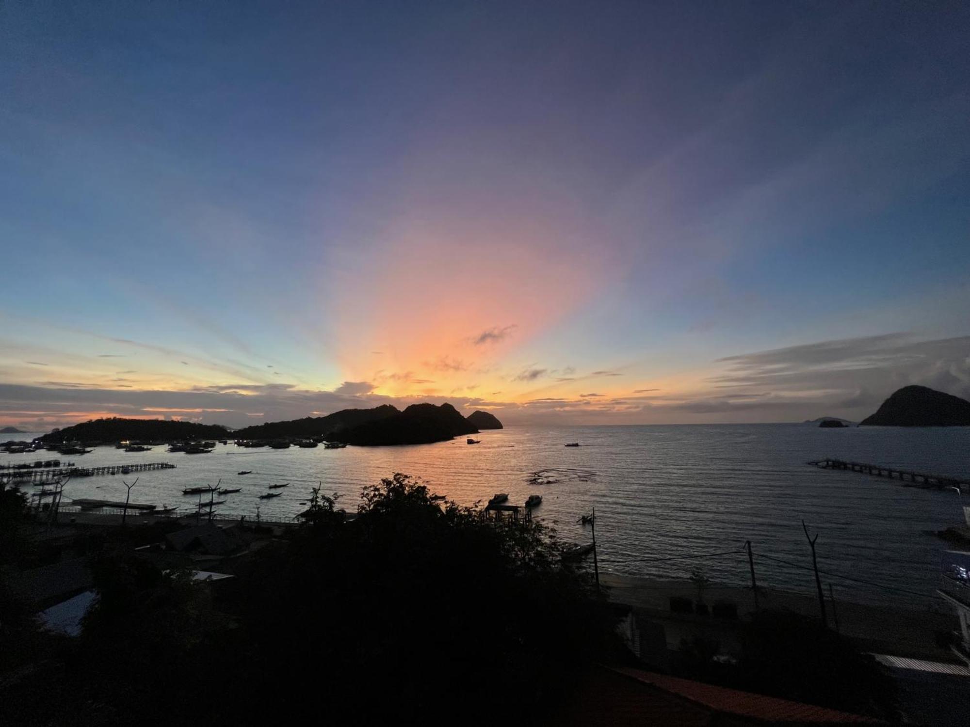 Blue Parrot Hotell Labuan Bajo Exteriör bild
