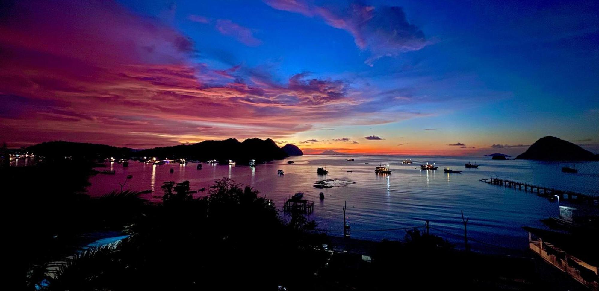 Blue Parrot Hotell Labuan Bajo Exteriör bild