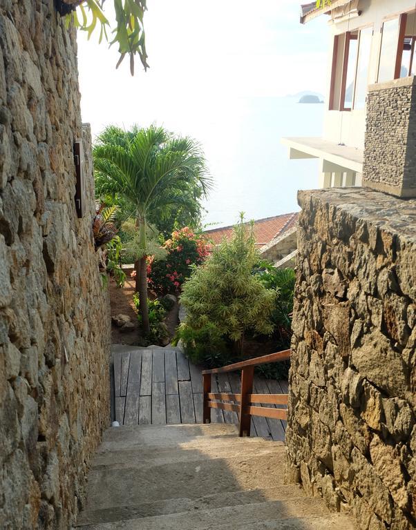 Blue Parrot Hotell Labuan Bajo Exteriör bild